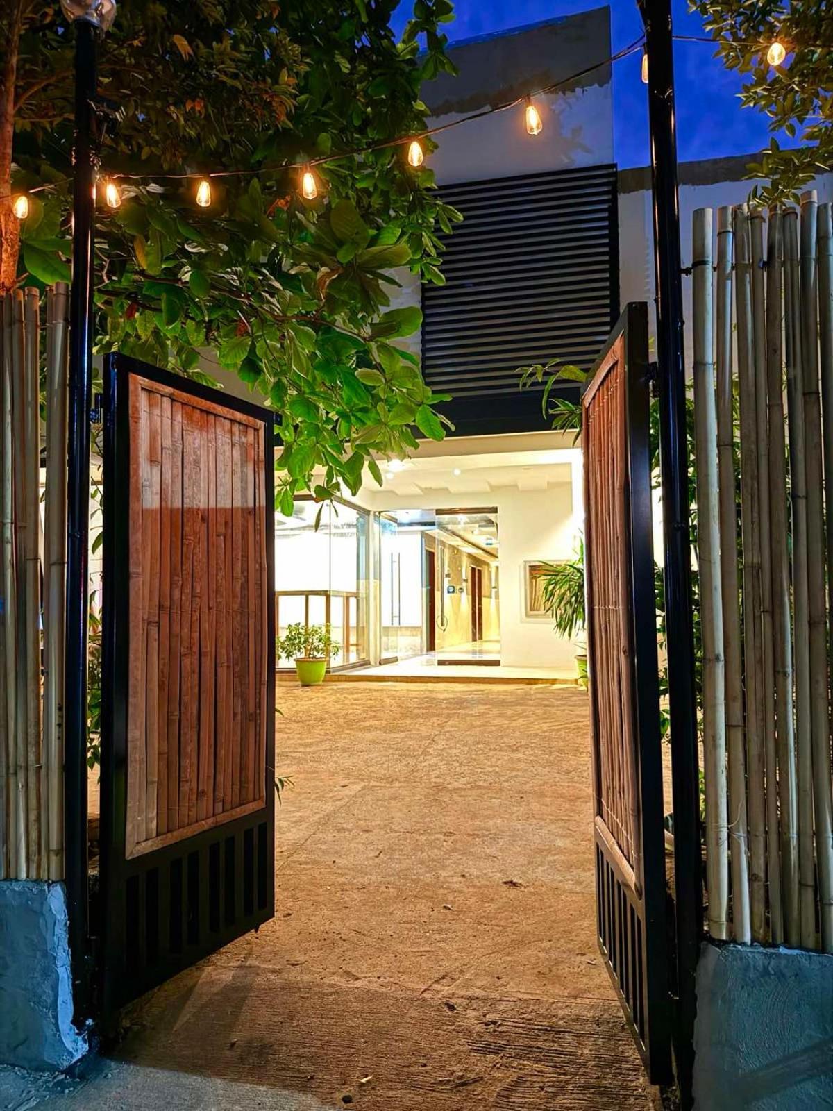 Goofy Ants Hostel Puerto Princesa Exterior photo